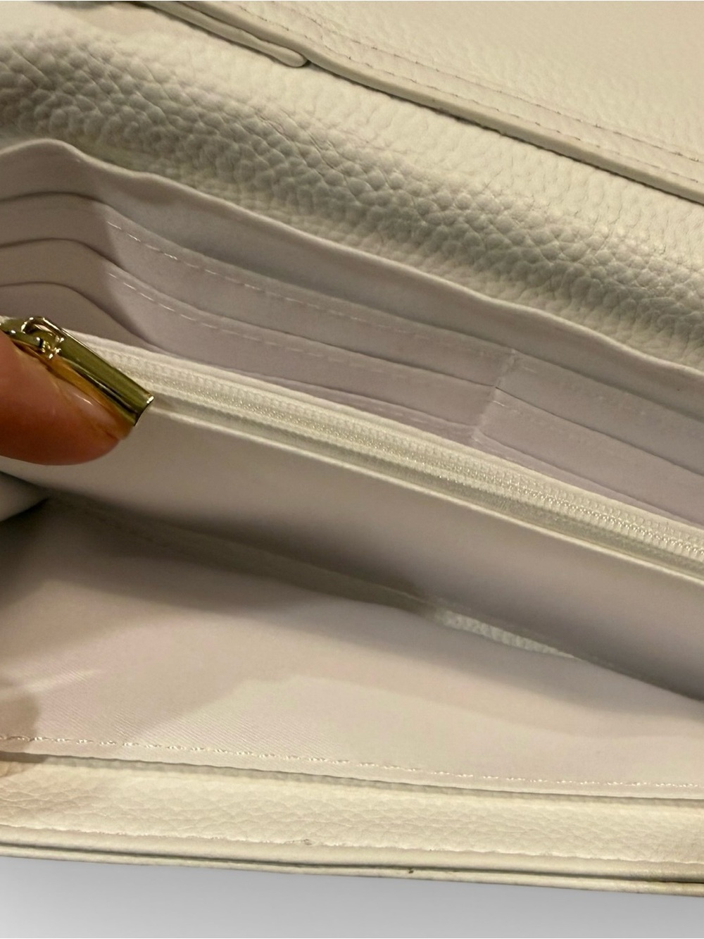 5 for $25!! LAUNDRY BY SHELLI SEGAL Los Angeles White Wristlet - Picture 8 of 14